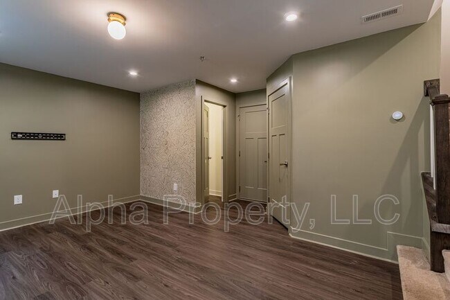 Photo - 120 Rollins Ave