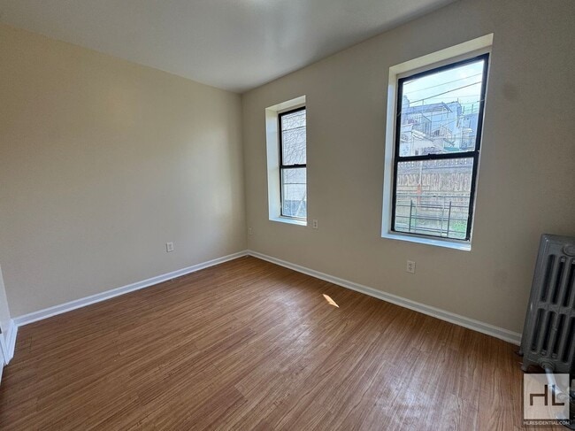 Photo - 8 AVENUE Unit 1R
