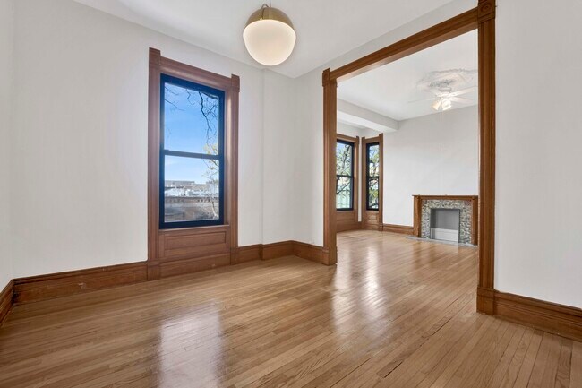 Photo - 825 W Armitage Ave