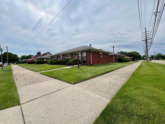 Building Photo - 7212 Helen St