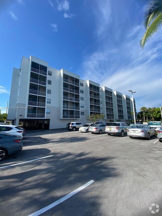 Building Photo - 2821 N Miami Beach Blvd Unit 4N Rental