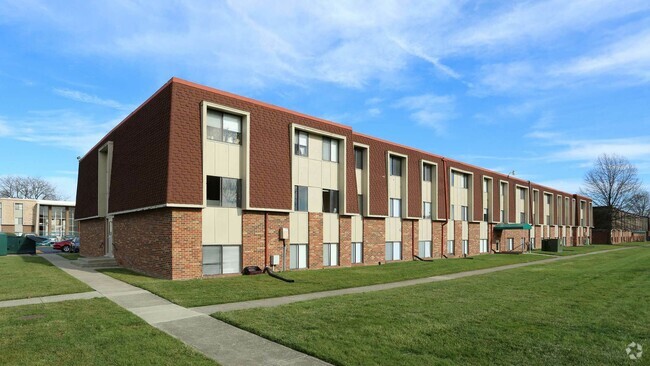 Building Photo - Center Court Apartments