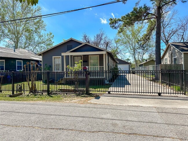 Photo - 132 Grothe Ln