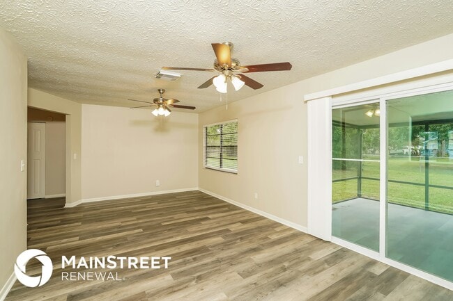 Photo - 456 SW Molloy St