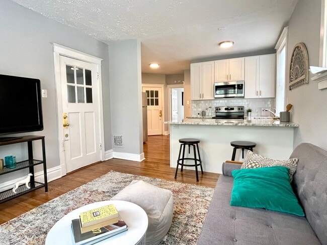 4560 Flad Ave Unit 2E