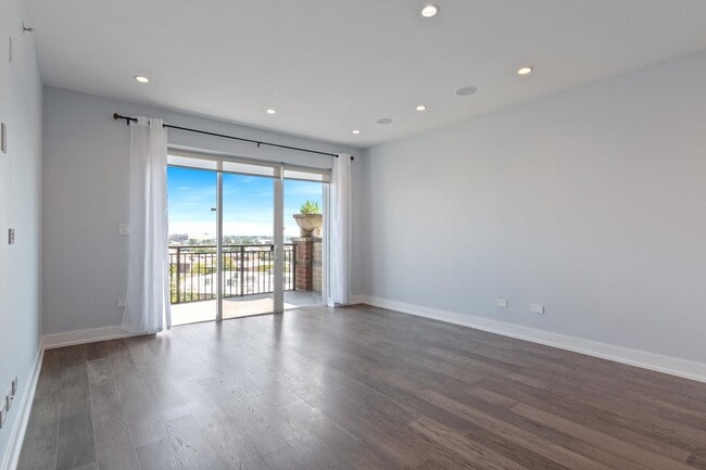 Photo - 635 Perrie Dr Unit 604