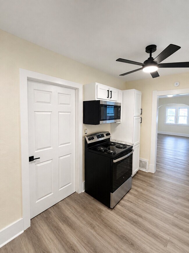 Photo - 2149 Alvin St