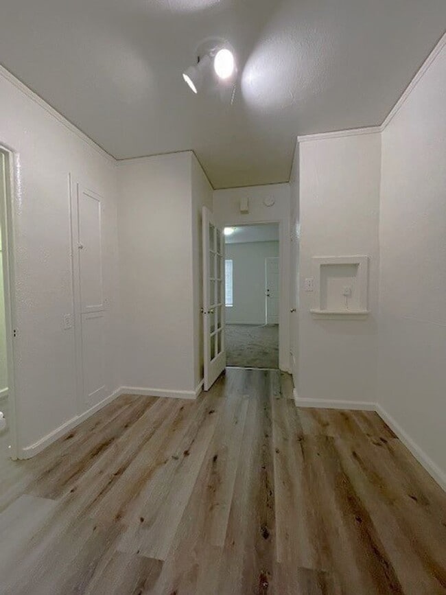 Photo - Charming, Studio Freshly Painted, move in ... Unidad 2613