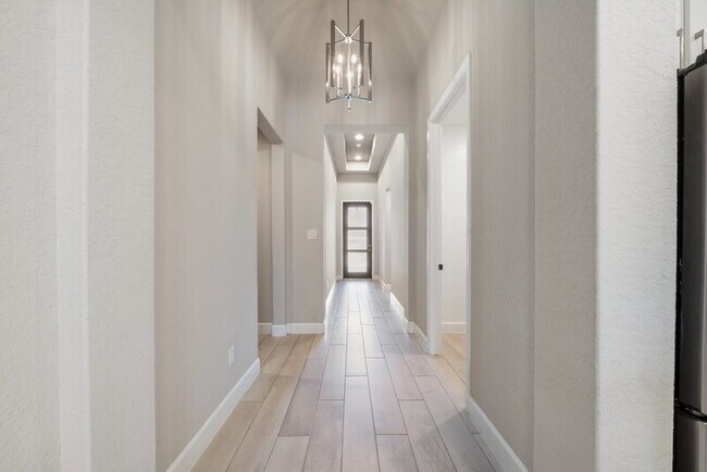 Photo - 9422 Iron Keeper