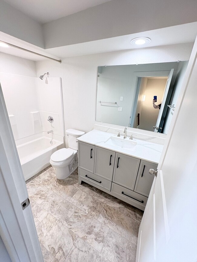 Photo - 3112 N St Unidad 2