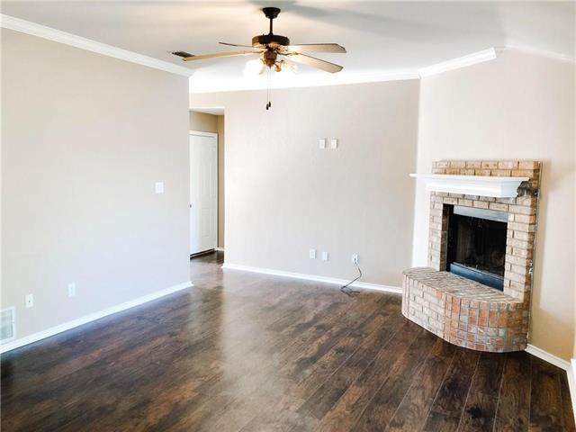 Photo - 320 W Windsor Dr