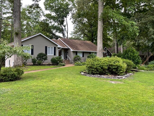 Building Photo - 613 Piney Point Rd
