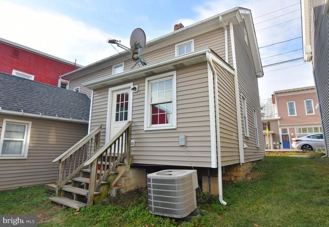 Photo - 5366 Main St