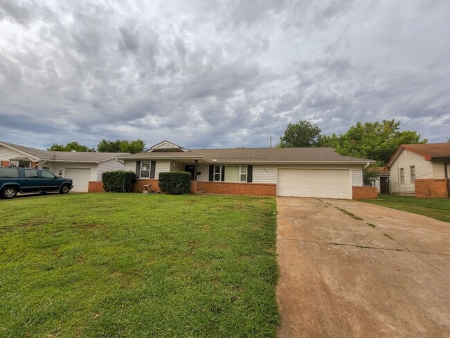 Building Photo - 1304 Thompson Dr