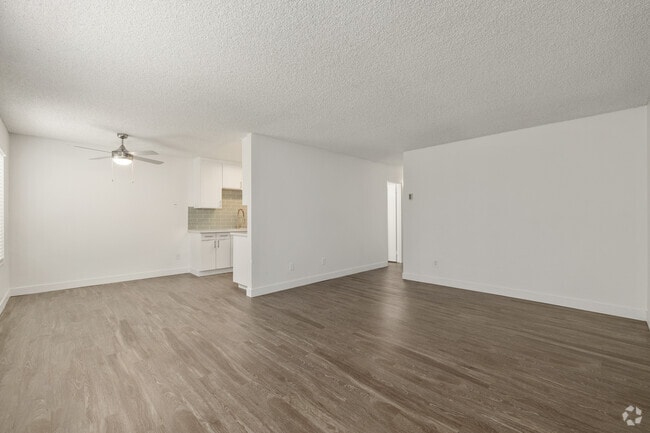 2BR, 2BA - 975SF - Palms
