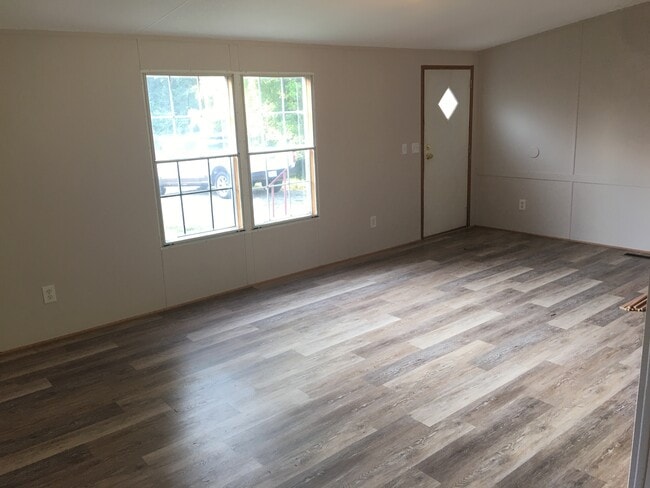 Photo - 476 Sharp St