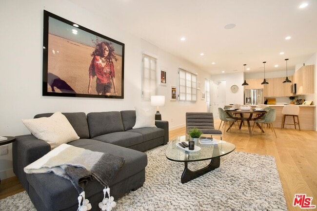 Photo - 418 N Stanley Ave Unidad 420