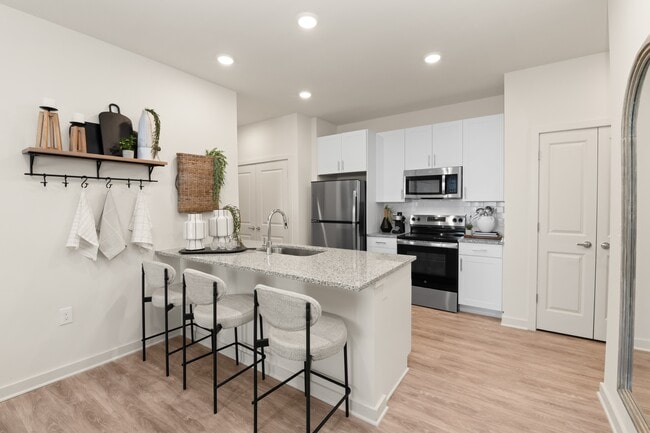 Building Photo - East Mint Rental