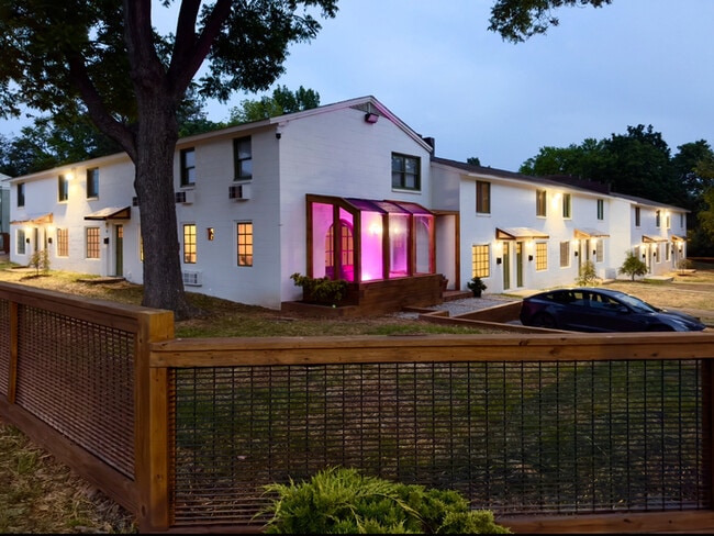 Building Photo - 500 Bragg St