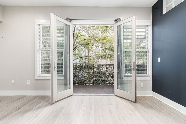 Building Photo - 925 Garrett St Unit 216