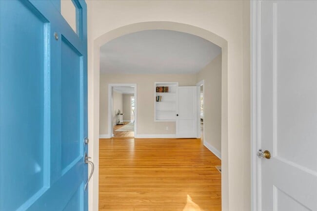 Photo - 308 E 55th St