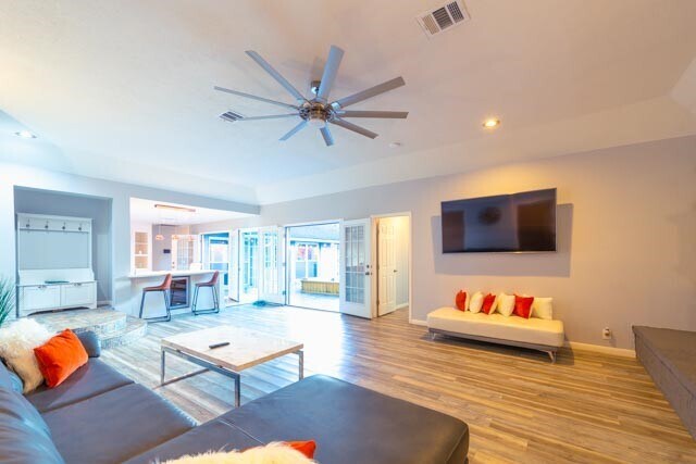 Photo - 230 White Cedar St