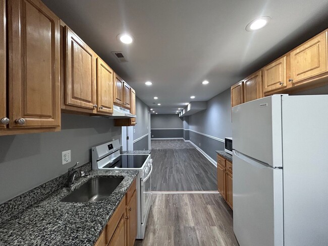 Building Photo - 2403 N Hilton St Unit 1