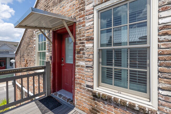 1BR, 1BA - 900SF - Entrance
