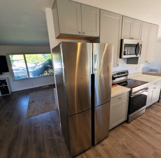 Photo - CLEAN CLEAN CLEAN Highly Updated! Clean Si...