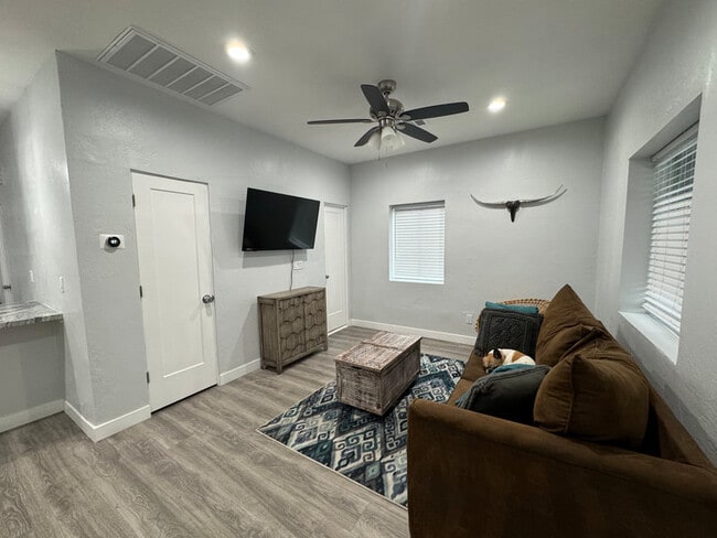 Photo - 2331 N Richland St