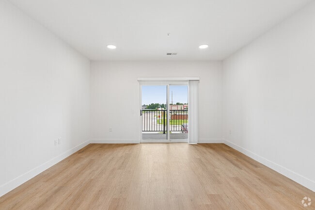 1BR, 1BA - 689SF - Living Room
