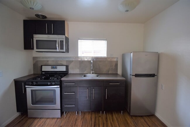 Photo - 11517 Cumpston St