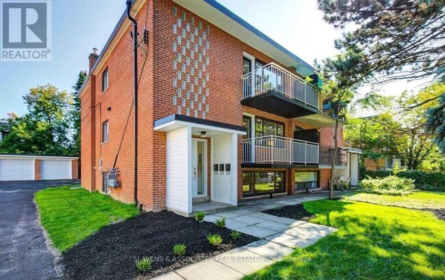 Photo - 19 Charlemagne Dr Unit Lower