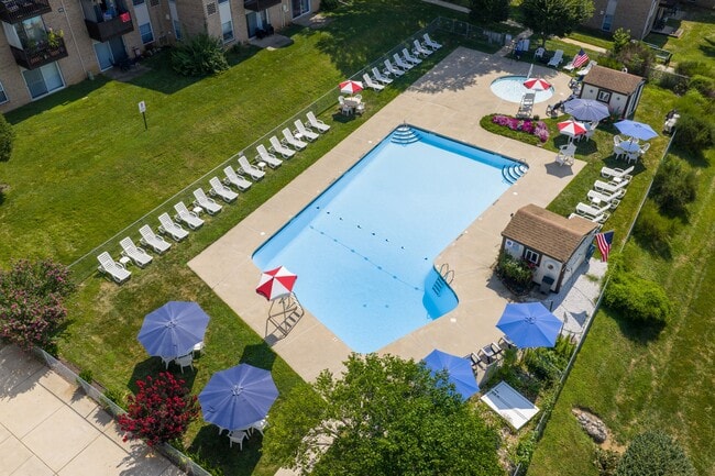 Photo - Top Of The Hill Apartments