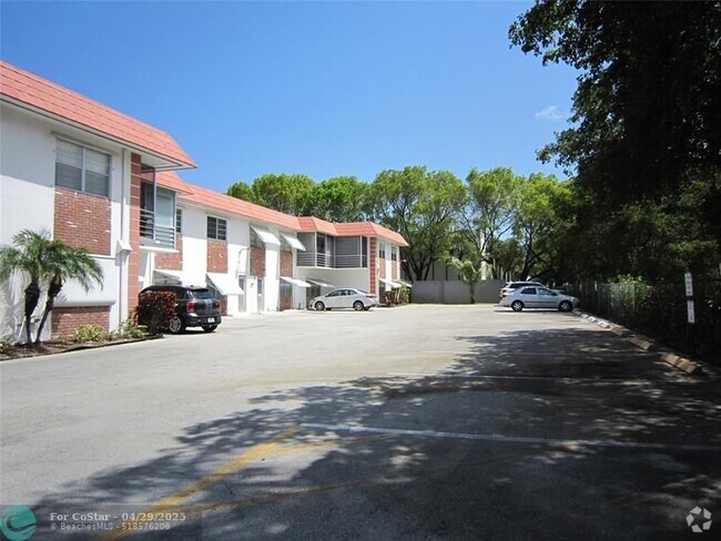 Building Photo - 3550 NW 8th Ave Unit 815 Rental