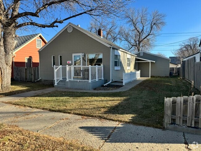 Building Photo - 3 Bedroom House!