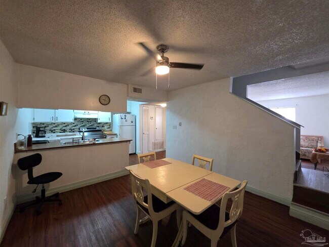 Photo - 2721 N M St