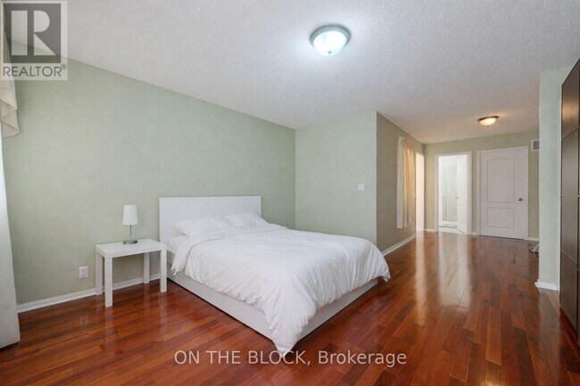 Photo - 28 Sommerset Way