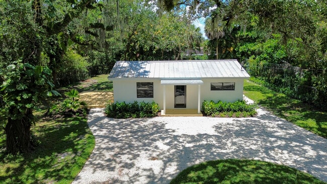 Building Photo - 2101 Riverland Rd