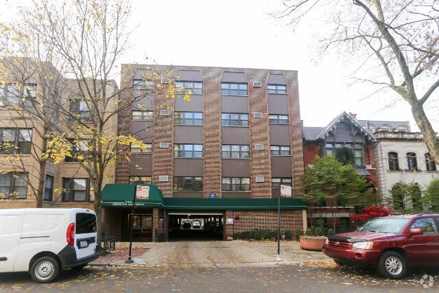 Building Photo - 558 W Arlington Unit 402 Rental