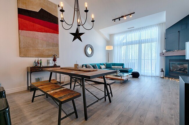 Photo - 180 Rue du Cercle des Cantons Unit 313