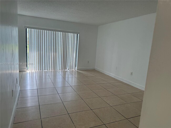 Photo - 9454 Palm Cir S Unidad 9454
