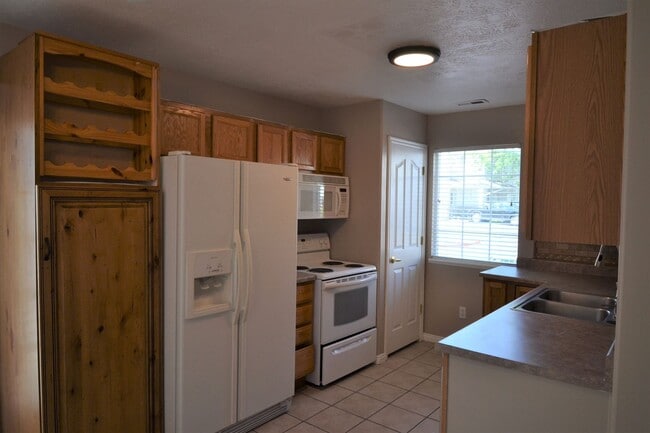 Photo - Adorable 3 Bed 2 Bath Townhouse in West Valley!!!
