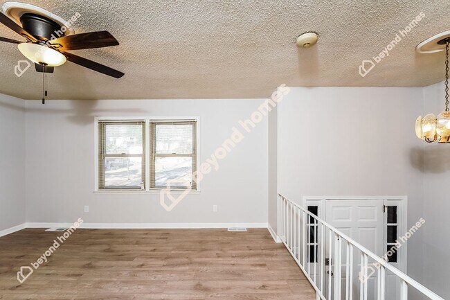 Photo - Beautifully Modernized 3 BR and 2 BA in on... Casa
