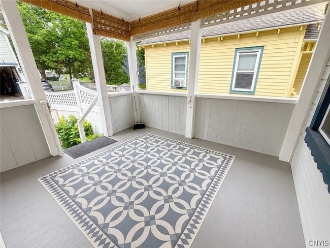 8 Fountain St
