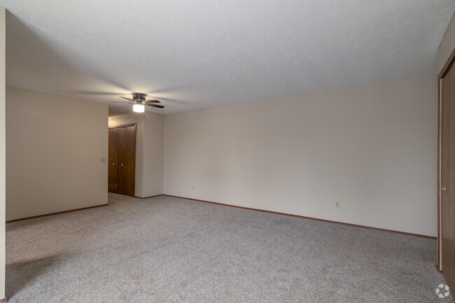 2BD, 1BA - 1,050SF - LIVING ROOM/DINING ROOM