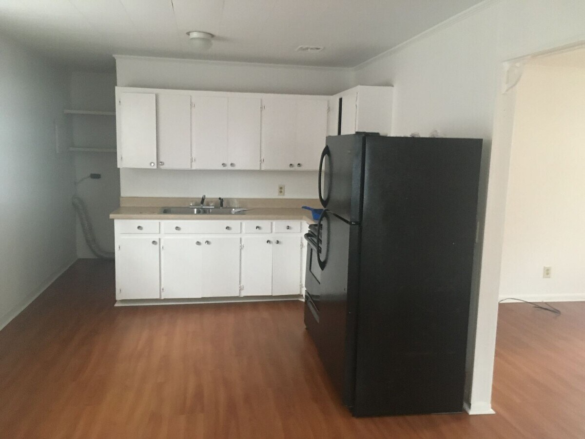 Photo - 208 Corman Ave