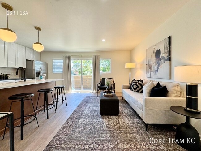 Building Photo - 4202 SW Trafficway-1B Unit 1B