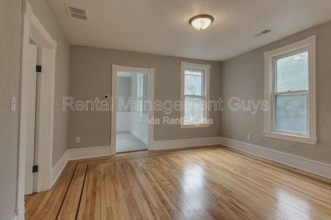 Building Photo - 1500 N Irving Ave