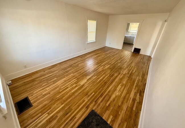 Photo - Charming 2-Bedroom, 1-Bathroom House for R...